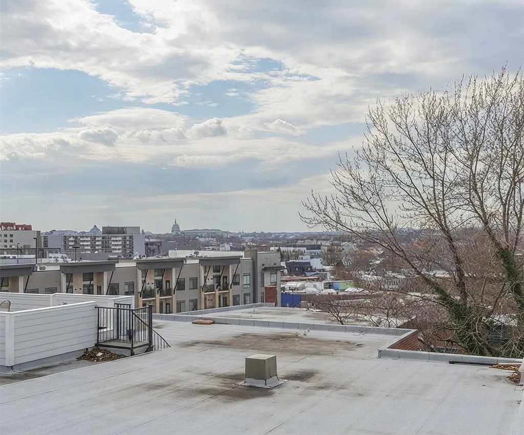 Stylish 2 Bed/2 Bath Penthouse Condo In Washington, Dc - Available 9/19/2026 - $3250.00/Mo! — Photo 3