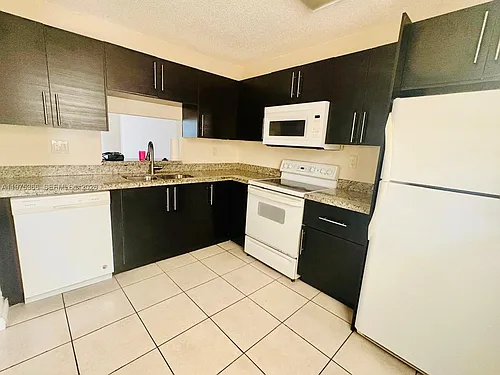 1800 SW 81st Ave Photo 1