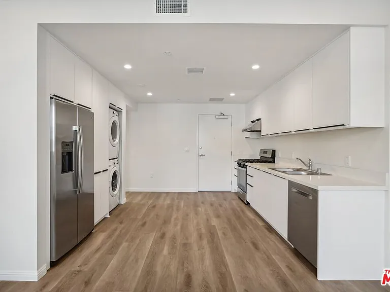 951 S Wilton Pl #201 — Photo 4