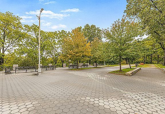 3rd image of 3329 Reservoir Oval W #3