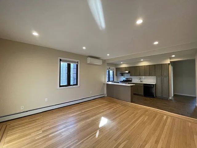 Building Photo - 43-20 Orient Ave #2
