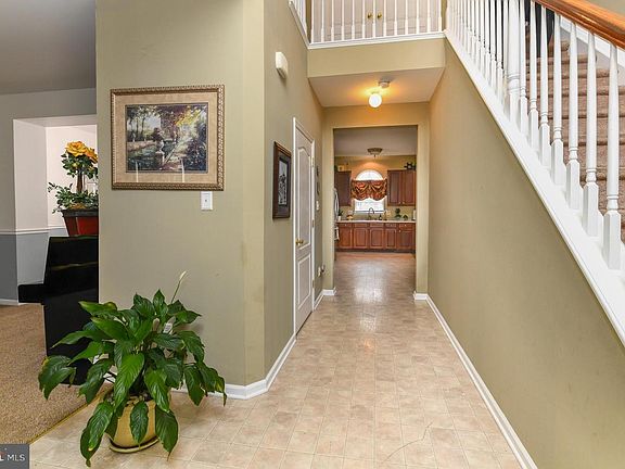 4th image of 433 Eryn Rd
