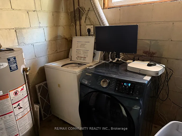 52 Grassington Cres #BASEMENT — Photo 15