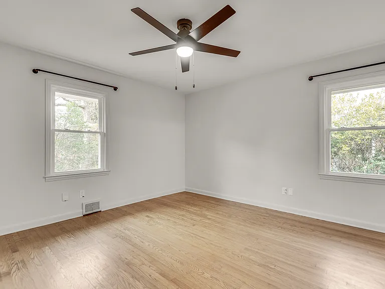 675 N Superior Ave — Photo 24