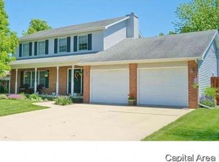 204 Manor Hill Dr, Chatham, IL 62629