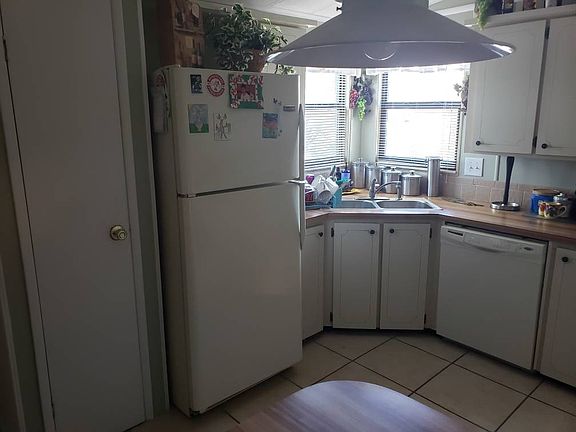 4th image of 46 Pleasant Cir