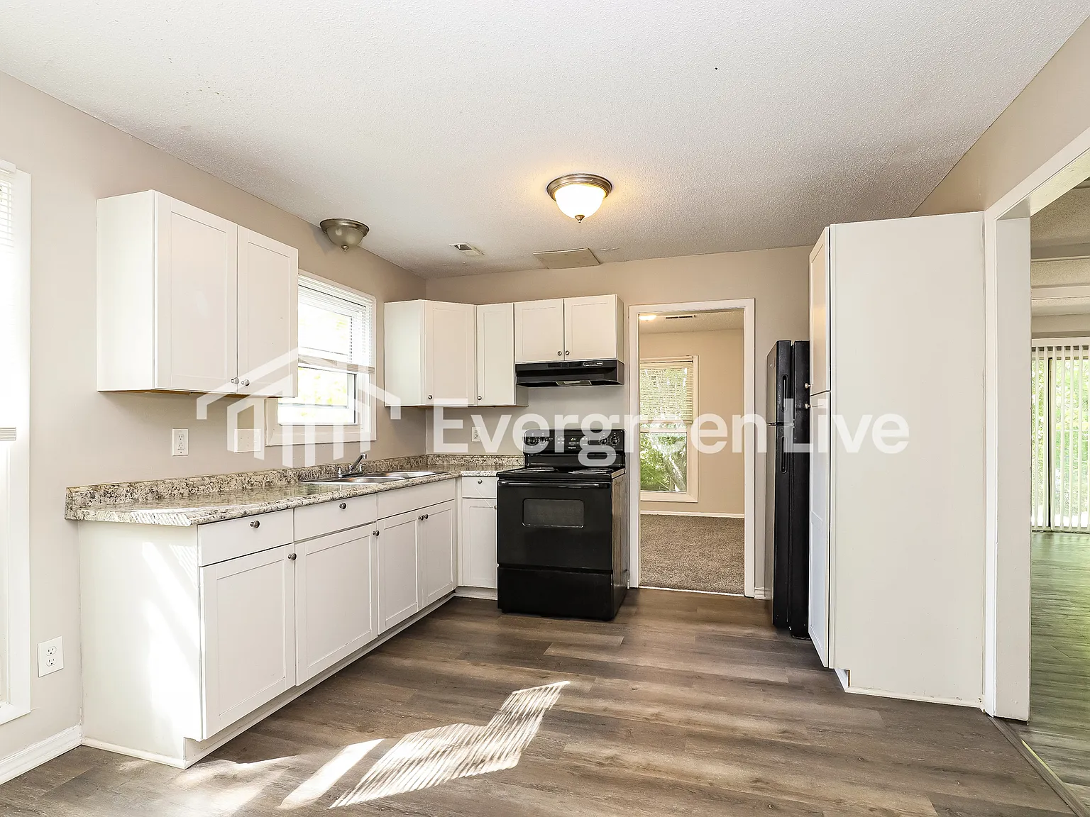 3 bed, 2.0 bath, 1456 sqft, $1,745 — Photo 4
