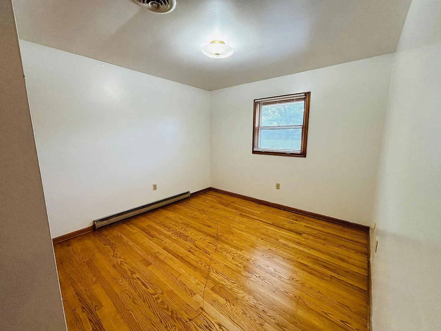 2 Bedroom, 1 Bath Apartments — Photo 3