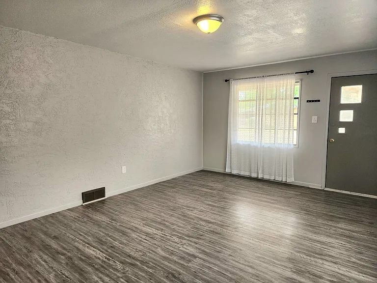 124 New Mexico Dr — Photo 2