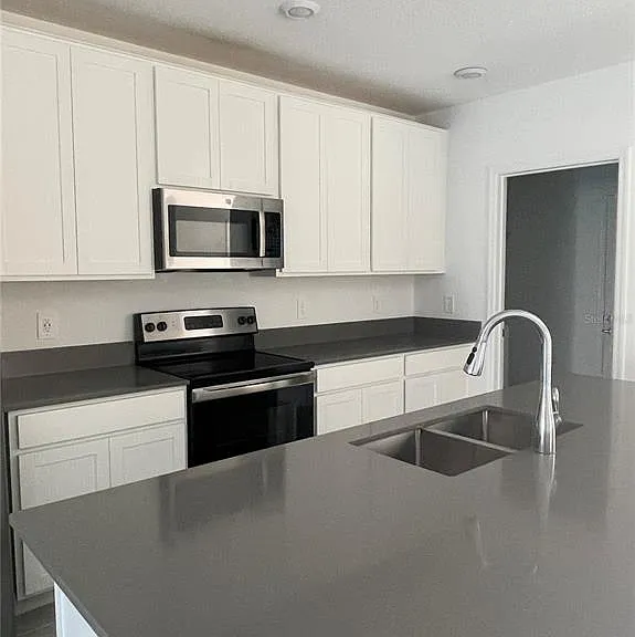 922 Jackson Ave — Photo 5