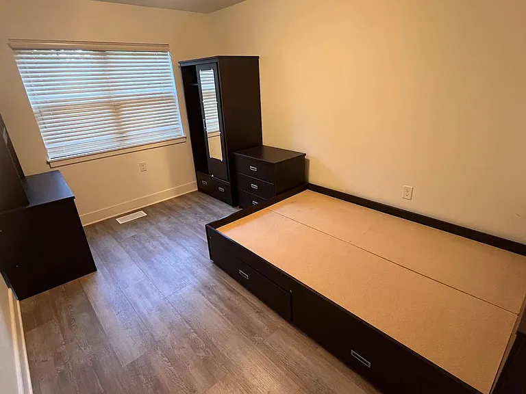 464 Frontenac St #16 — Photo 9