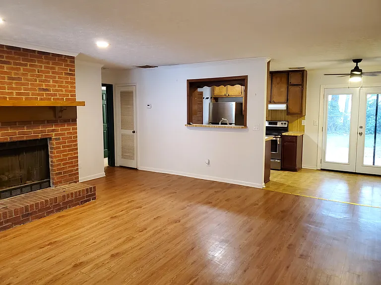 27 Simonton Ct — Photo 2