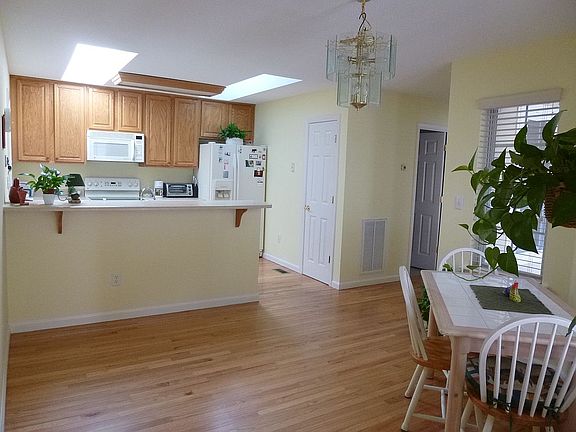 kitchen w/ sky lights