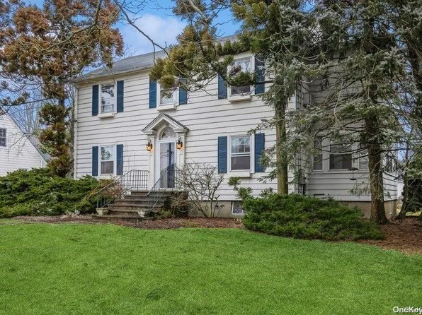41 W Islip Road, West Islip, NY 11795