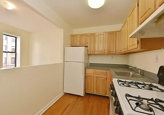 Rented by Buchbinder & Warren | media 7