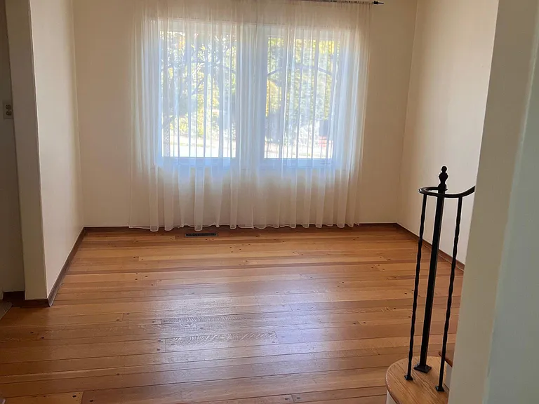 555 Mount St — Photo 12