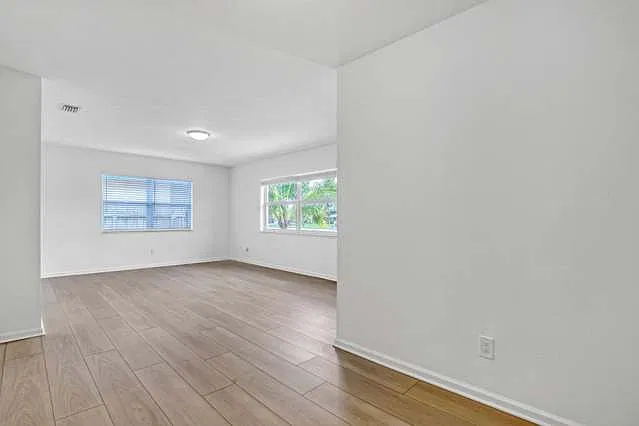 2 bed, 1000 sqft, $2,500 — Photo 2