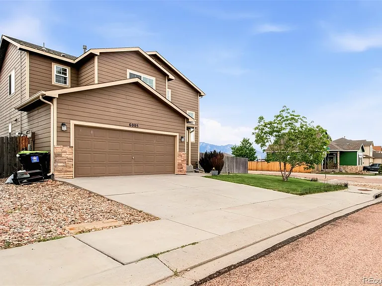 6005 San Mateo Dr — Photo 2