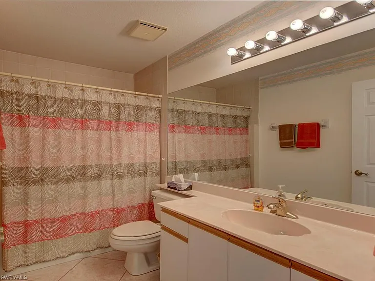 2462 Hidden Lake Dr #208 — Photo 20