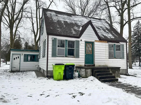 518 E 6th St, Pinconning, MI 48650