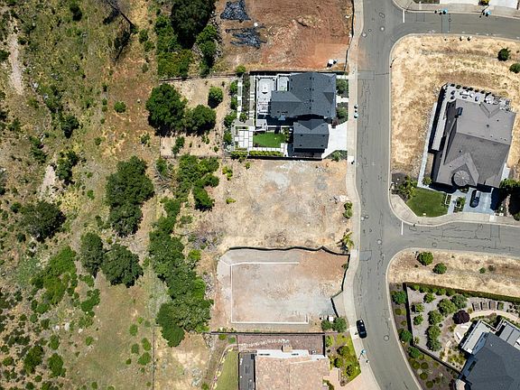 3rd image of 3752 Crown Hill Drive