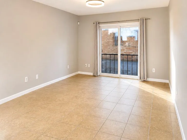 2230 S Piney Point Rd #221 — Photo 6