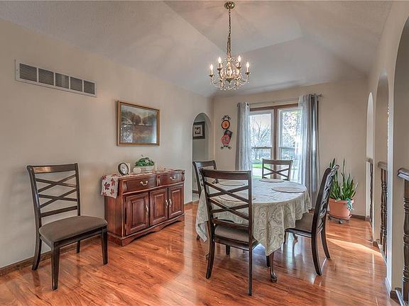 4th image of 2 Woodbridge Ln