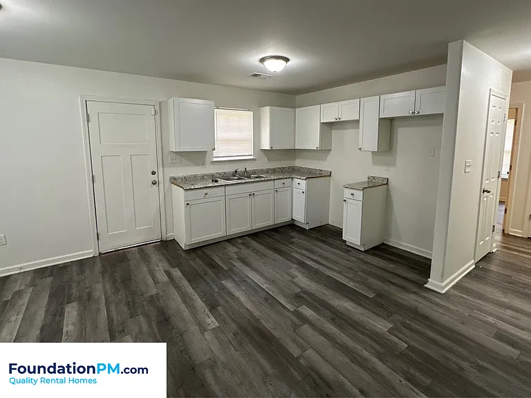 2966 Watson St — Photo 4