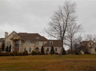 2 Eastburn Dr, New Hope, PA 18938