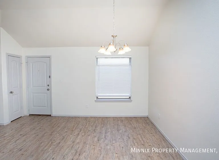 1118 Preston Trl — Photo 7