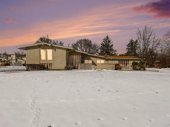 22430 Chatsford Circuit, Southfield, MI 48034