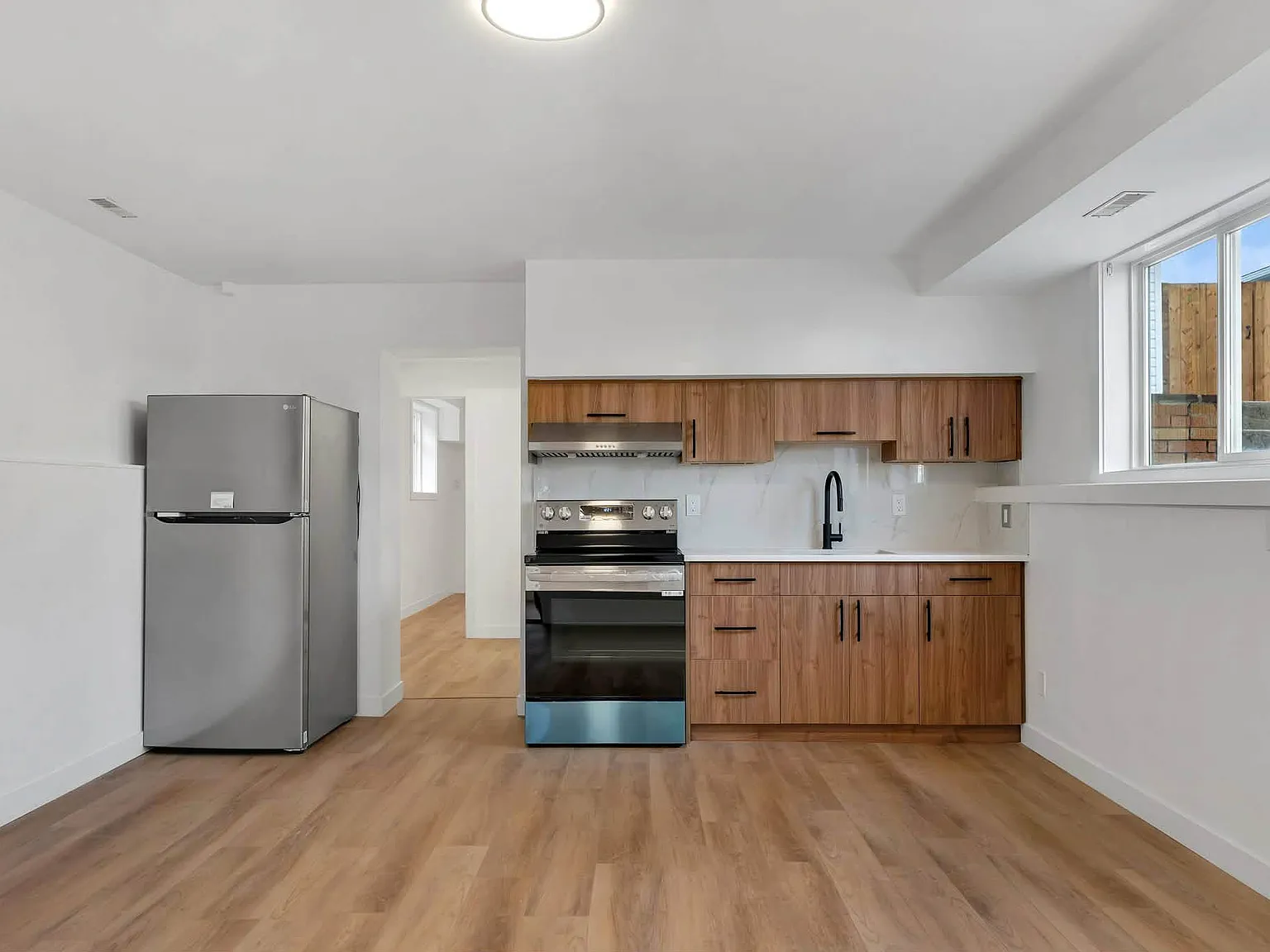 2 bed, 800 sqft, $1,350 — Photo 2
