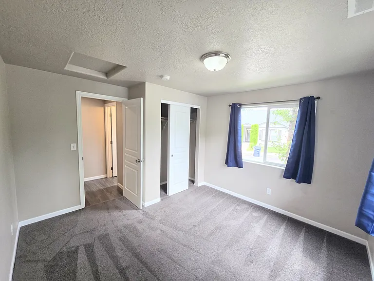 4946 Holly St — Photo 6