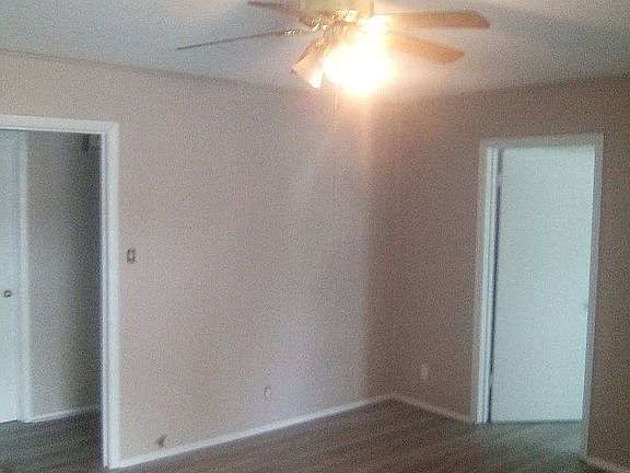 5th image of 406 S Fentress St