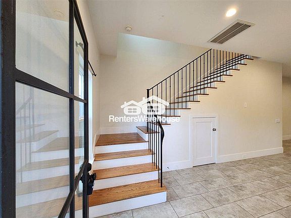 3rd image of 2202 Lynnfield St #B