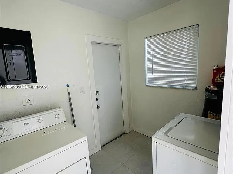 2620 NW 14th Ct — Photo 10