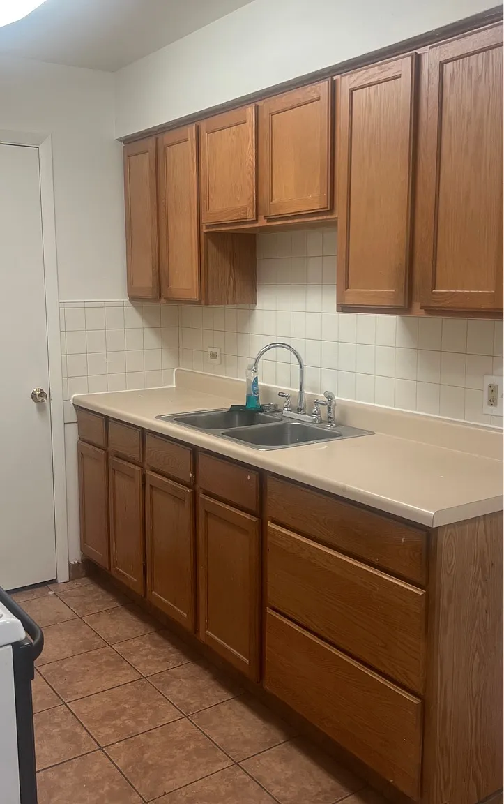 Grand Ave. - 1011 - 11 — Photo 1
