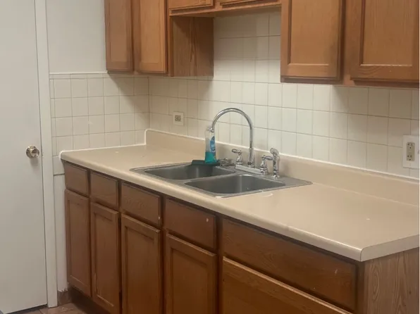 1011 Grand Ave, Waukegan, IL