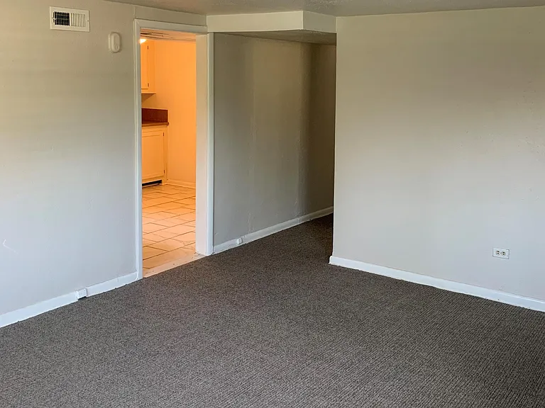 2526 N Oak St — Photo 6