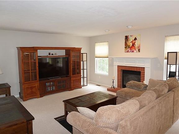5th image of 213 Sussex Way