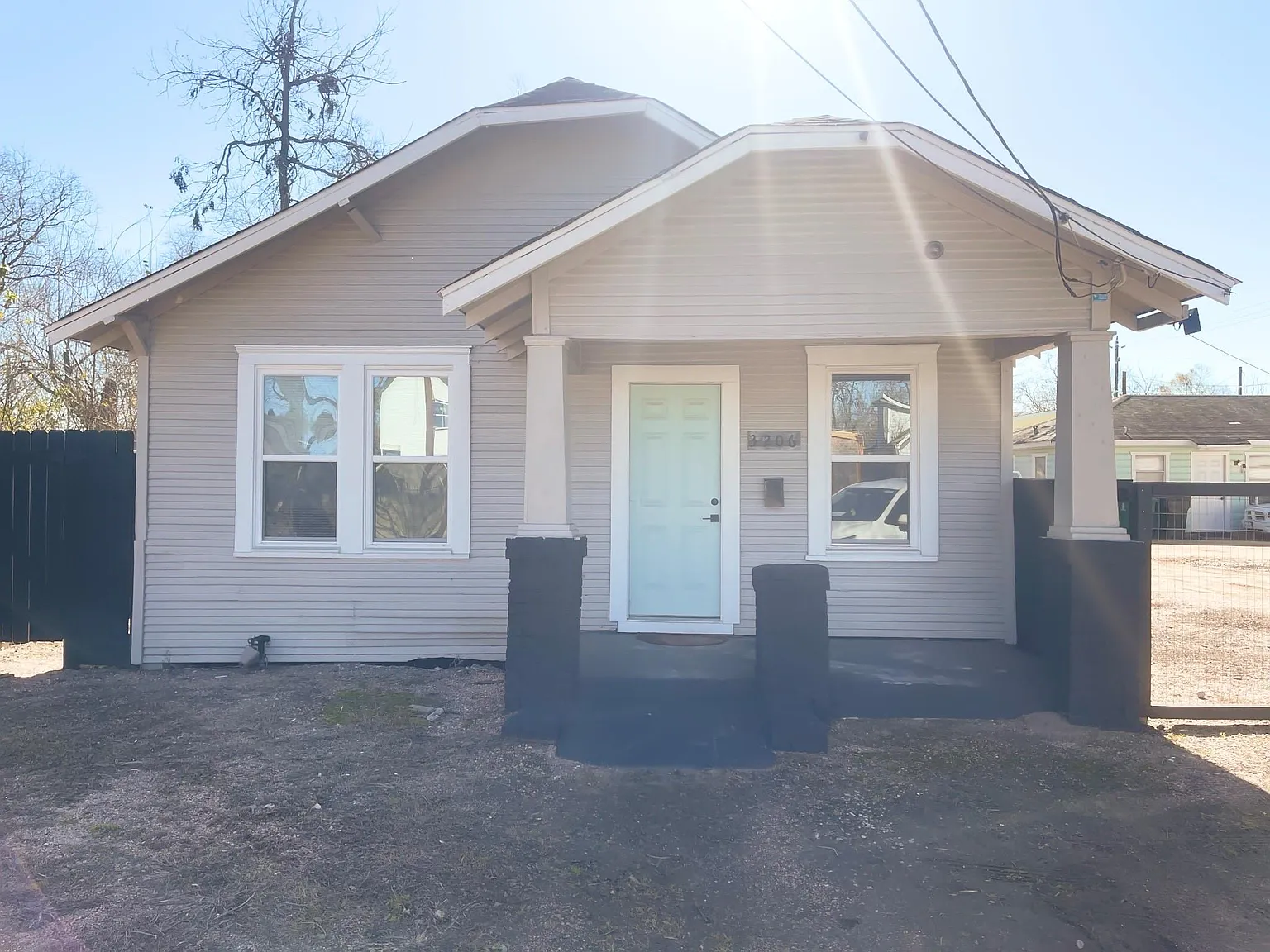 2 bed, 1.0 bath, 966 sqft, $1,400 — Photo 1