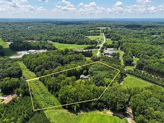 2nd image of 2548 Moir Mill Rd