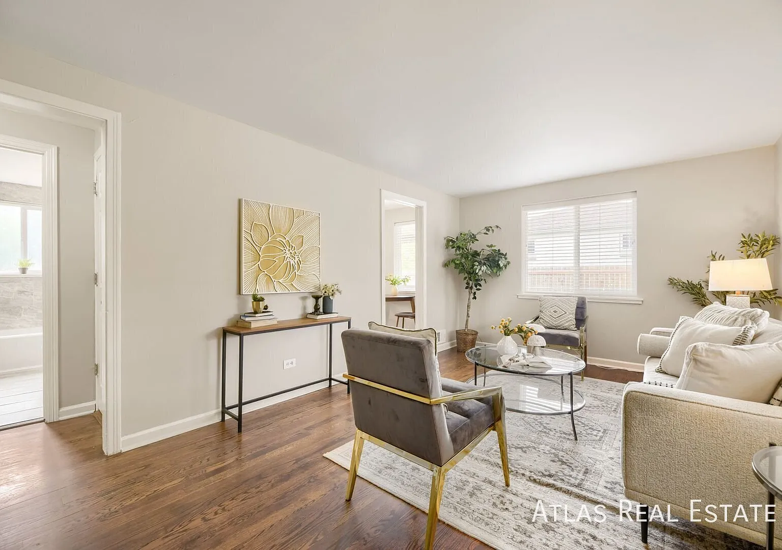 2 bed, 1.0 bath, 786 sqft, $2,410 — Photo 2