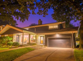 1419 E Courtland Pl, Whitefish Bay, WI 53211