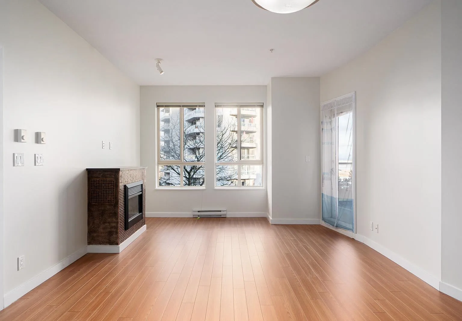 2 bed, 1012 sqft, $2,750 — Photo 2