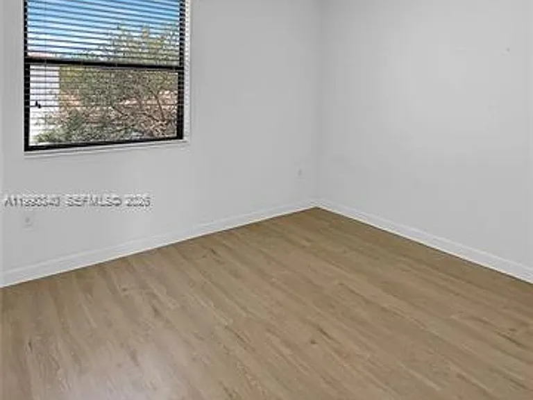 709 SE 35th Ave #0 — Photo 10