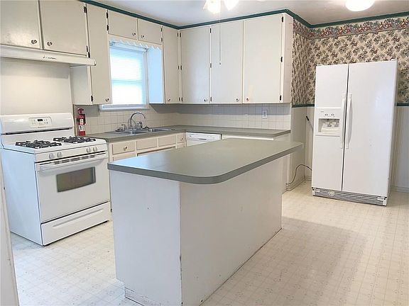 5th image of 908 Lawrence Dr