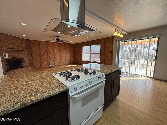 4th image of 2608 Lake Michigan Dr