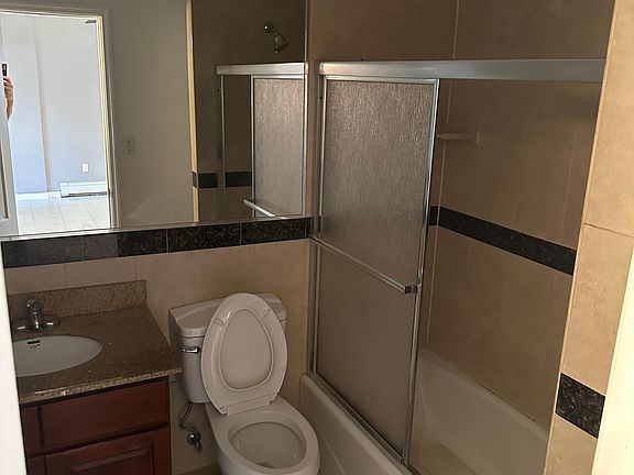 2nd image of 473 Darlington Ave Floor 1