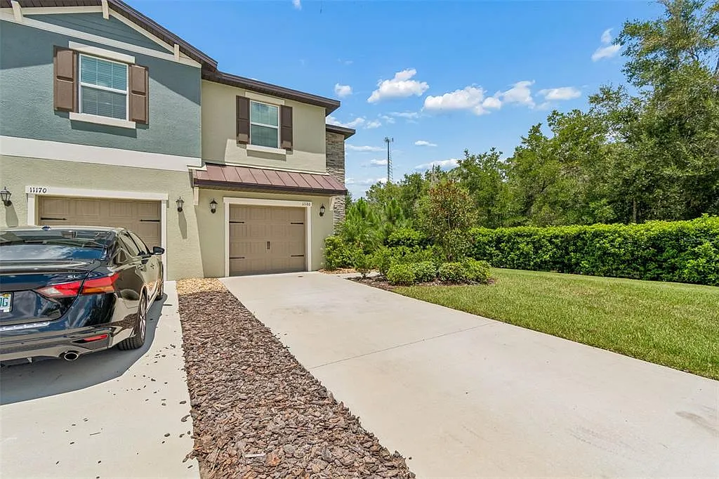 3 bed, 3.0 bath, 1787 sqft, $2,400 — Photo 3